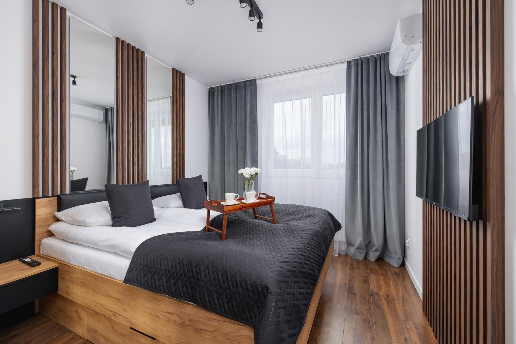 Near Expo Cracow Elegant By Renters Apartment *